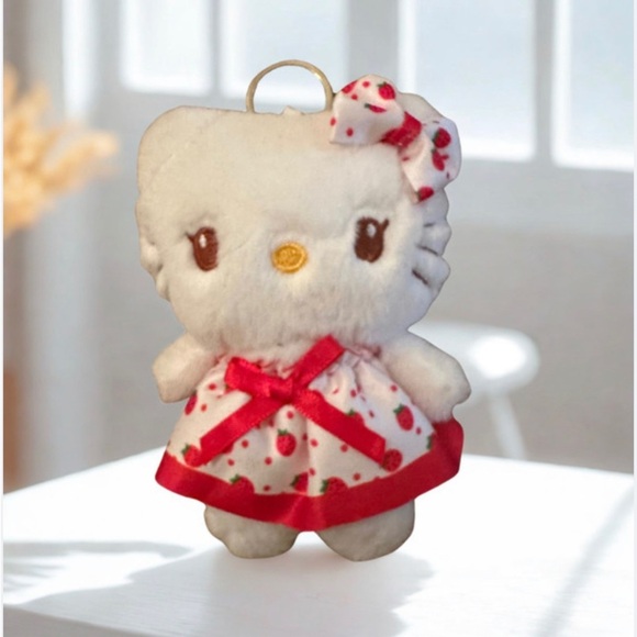Hello Kitty Plush Keychain - Picture 1 of 3